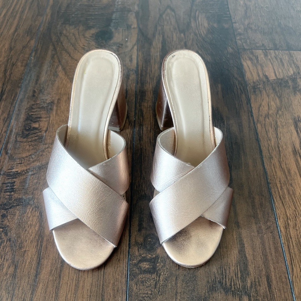 Lulu’s rose gold leather block heel sandals, size 7